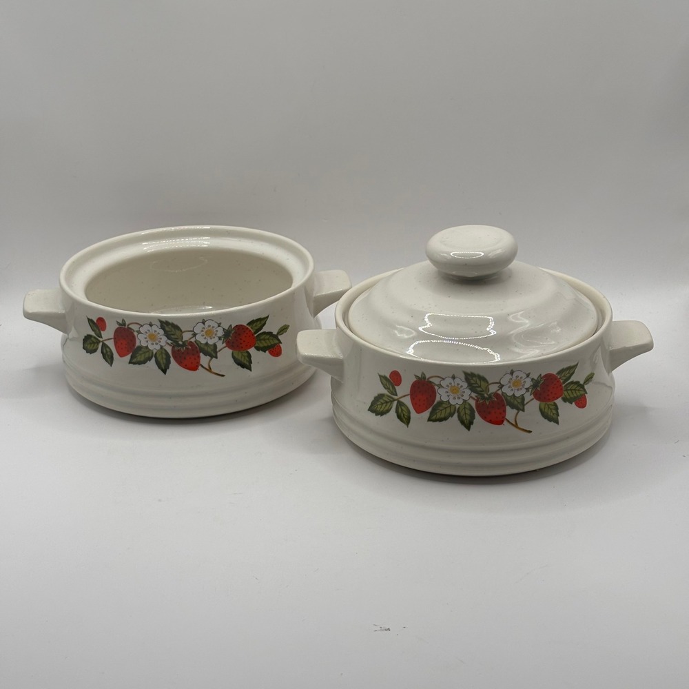 Vtg Sheffield Strawberries n‎ Cream Stoneware Lidded Soup Bowls Set of 2 Japan